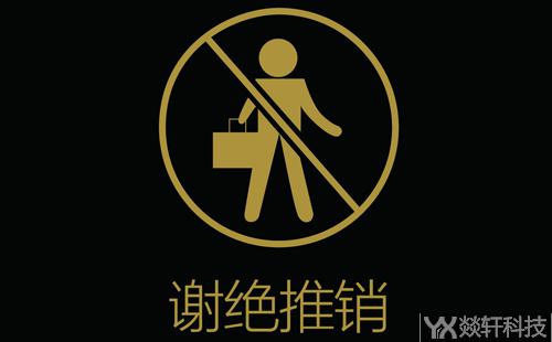 女子給推銷(xiāo)員買(mǎi)水